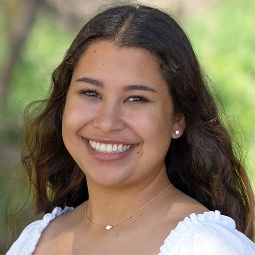 Emmaleigh Shinno headshot